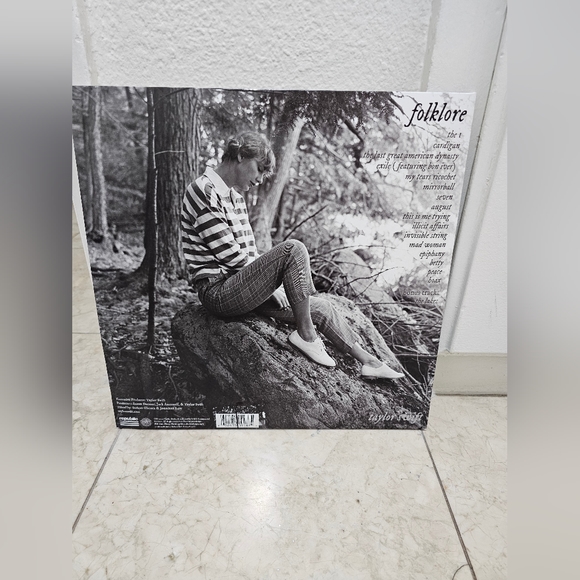 Taylor Swift Vinyl Folklore - Picture 4 of 6